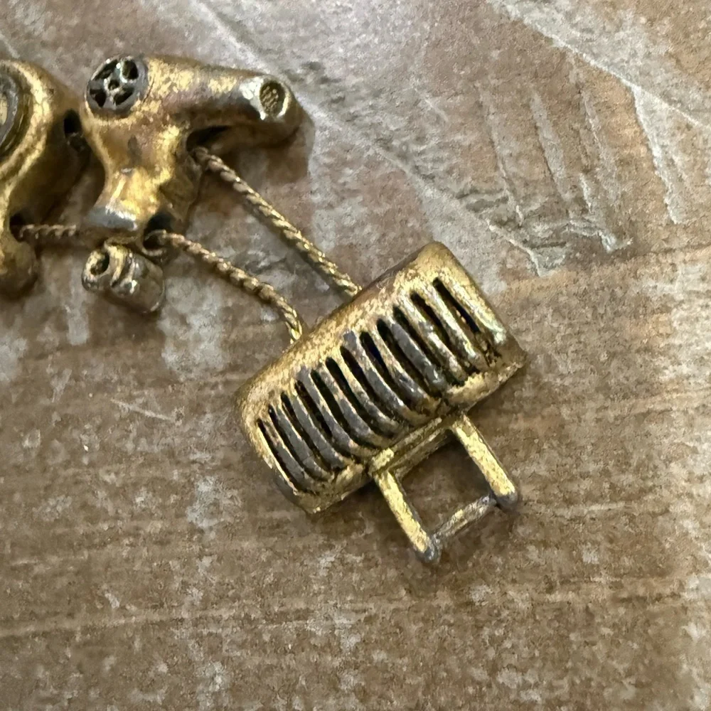 Vintage Hair and Makeup Gold Tone Charm Bracelet